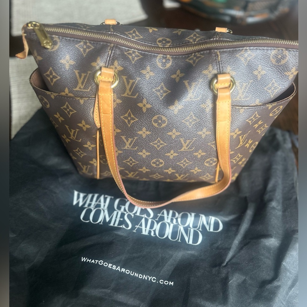 EUC LV Totally PM ** Authentic **